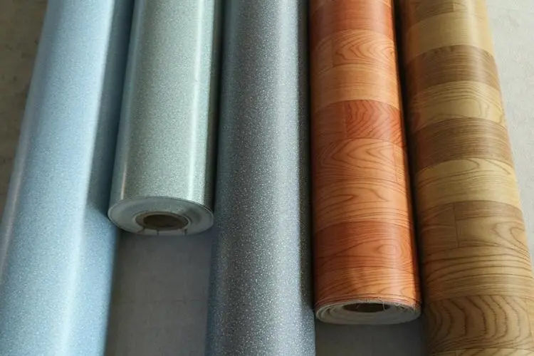 Применение рулонов напольного покрытия из ПВХ: раскрытие универсальности