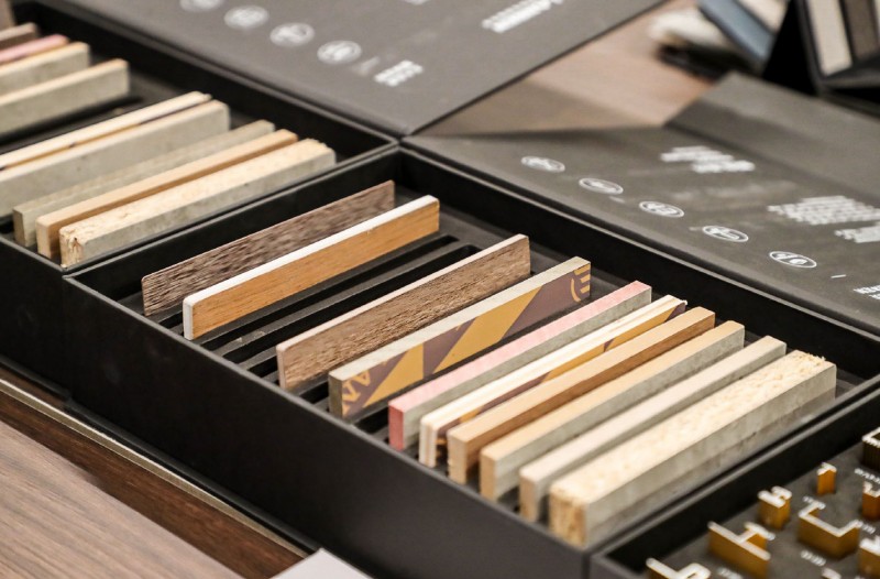 Сравнительное исследование огнестойкой плиты HPL и традиционной древесины