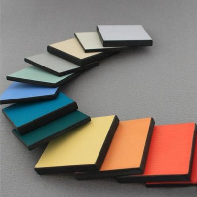 Несколько ключевых показателей, на которые следует обратить внимание при выборе компактных ламинатных досок