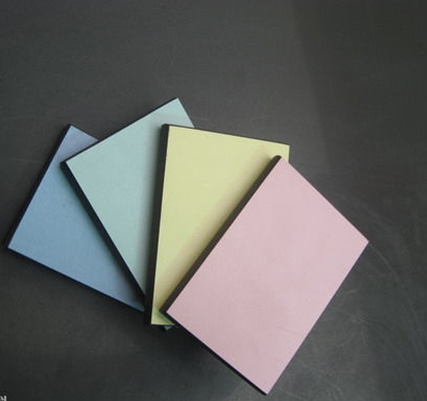 Компактная ламинатная плита — это то же самое, что и меламиновая плита? 